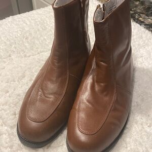 mens Ambassador solid brown all leather ankle boots size 8.5 D